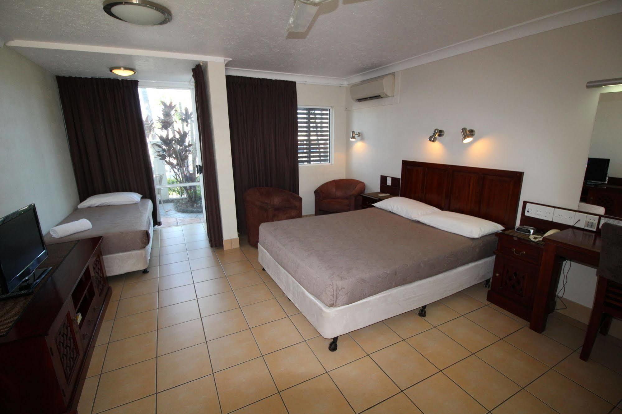 Endeavour Inn Emu Park Exterior foto